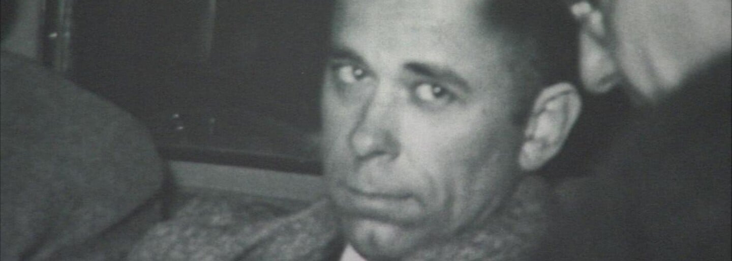 Útěk z vězení s dřevěnou pistolí, obdiv veřejnosti a plastická operace. Bankovní lupič John Dillinger žil nesmírně divoký život