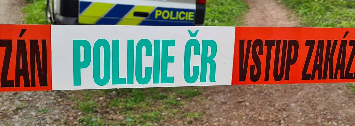 Útočník v Tišnově brutálně napadl šest osob, na místo musel vrtulník. Policie agresora dopadla