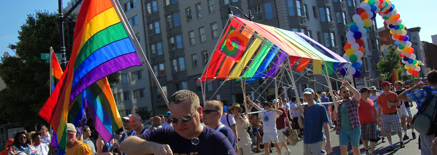 V Rakousku budou moci páry stejného pohlaví uzavřít manželství. Heterosexuální páry se zase dočkají registrovaného partnerství