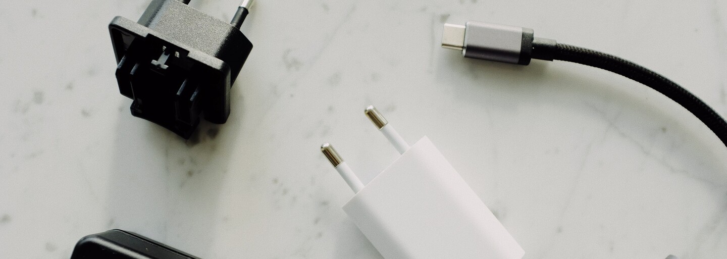 Už čoskoro budeme mať nabíjačky výhradne typu USB-C. Najviac to zasiahne Apple