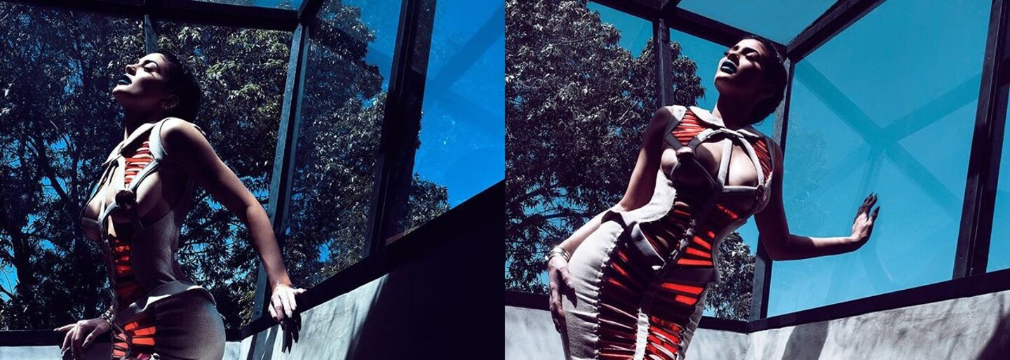 Už dospělá Kylie Jenner vystřídala na sérii narozeninových fotografií hned několik účesů