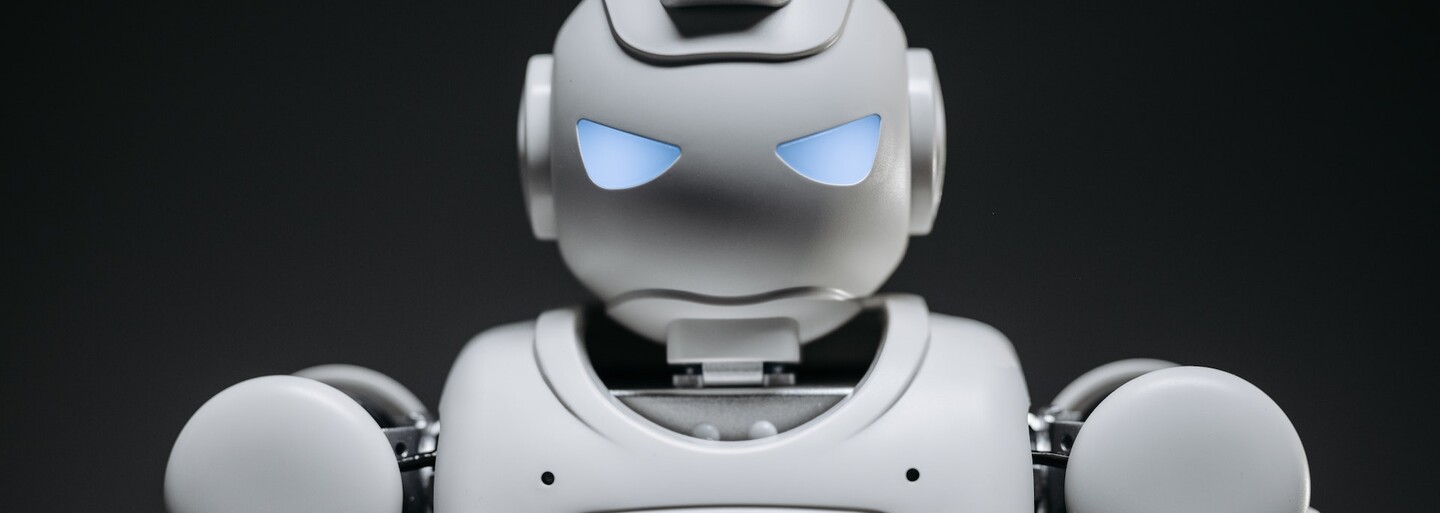 Už nejde o sci-fi. Humanoidní roboti sú tu a nemajú byť príliš drahí