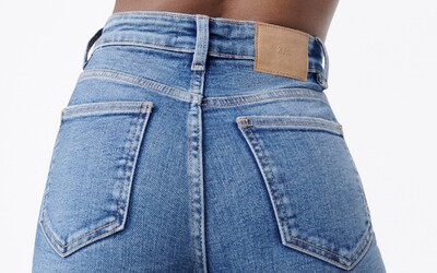 Úzké džíny už nejsou trendy. Nejvíce se prodávají rifle s rovným střihem