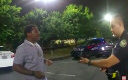 V Atlantě zastřelili policisté dalšího Afroameričana. Protestující proto zapálili restauraci a obsadili dálnici