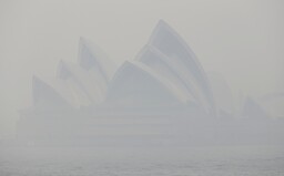 V Austrálii se lidé dusí: Lesní požáry zhoršují kvalitu vzduchu, Sydney zahalil oblak hustého kouře