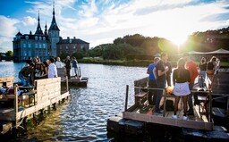 V Belgii zorganizovali festival na vorech. Návštěvníci tak nemohli tancovat hromadně vedle sebe