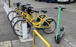 V Bratislave už využiješ elektrické kolobežky, skútre aj verejné bicykle. Koľko tieto služby stoja a ktorá je najlepšia?