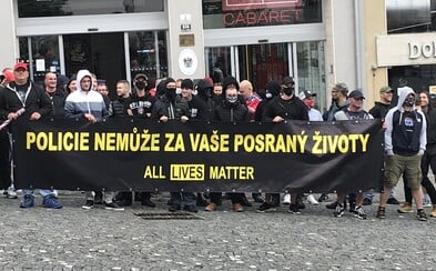 V Brně demonstrovali podporovatelé i odpůrci hnutí Black Lives Matter. Proslovy proti rasismu kazil pokřik a pískot V Brně demonstrovali podporovatelé i odpůrci hnutí Black Lives Matter. Proslovy proti rasismu kazil pokřik a pískot