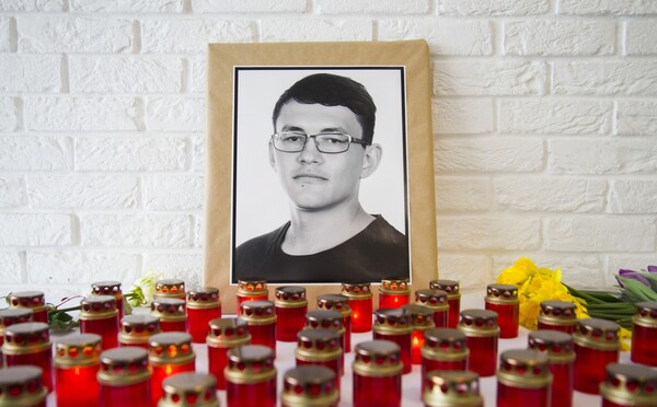 V Bruseli odhalili sochu venovanú pamiatke Jána Kuciaka a Martiny Kušnírovej. Jej autorom je Slovák