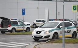 V centre Banskej Bystrice útočil muž s nožom. Ženu museli okamžite operovať, prípad už vyšetruje polícia