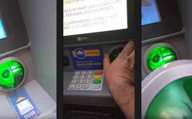 V centre Viedne objavil na bankomate podvodný senzor. Na internete sa potom strhla debata o tom, či ho tam nedal sám V centre Viedne objavil na bankomate podvodný senzor. Na internete sa potom strhla debata o tom, či ho tam nedal sám