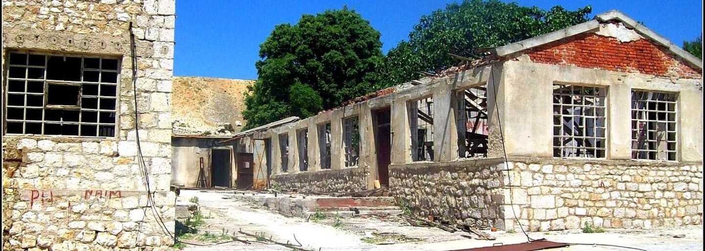 V chorvátskom Alcatraze zomreli tisícky väzňov. Na opustenom ostrove sa mučilo, bilo i zabíjalo, no pravdepodobne si o ňom ani nepočul