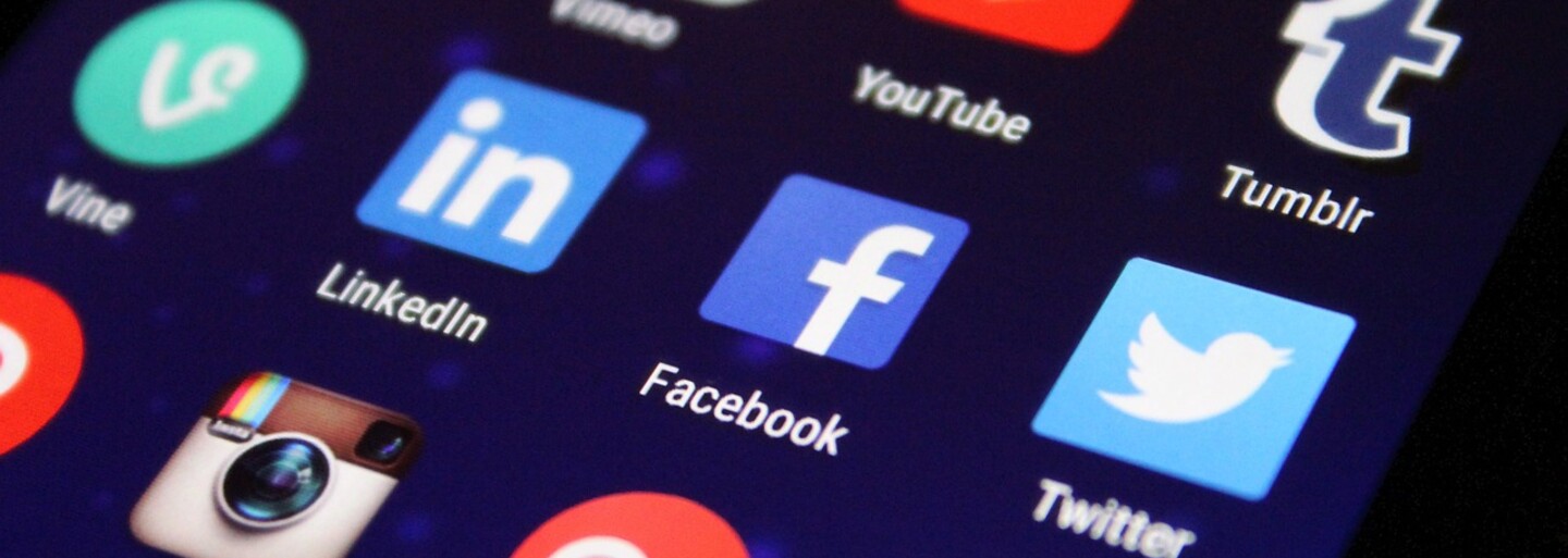 V čem se liší lidé, kteří nepoužívají sociální sítě? Vědci zkoumali, co s nimi udělala internetová abstinence