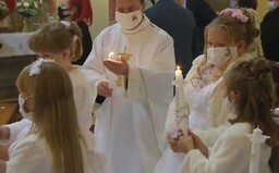V Galante narýchlo zorganizovali sväté prijímanie, aby sa vyhli obmedzeniam platiacim od októbra