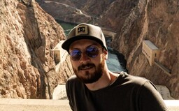 V hollywoodskom trháku potajomky nechal vlajku Slovenska. 23-ročný Peter z Popradu tvorí efekty do filmov a žije si kanadský sen