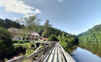 V hotelovém pokoji v Bavorsku byli nalezeni tři lidé zastřelení šipkami z kuše V hotelovém pokoji v Bavorsku byli nalezeni tři lidé zastřelení šipkami z kuše