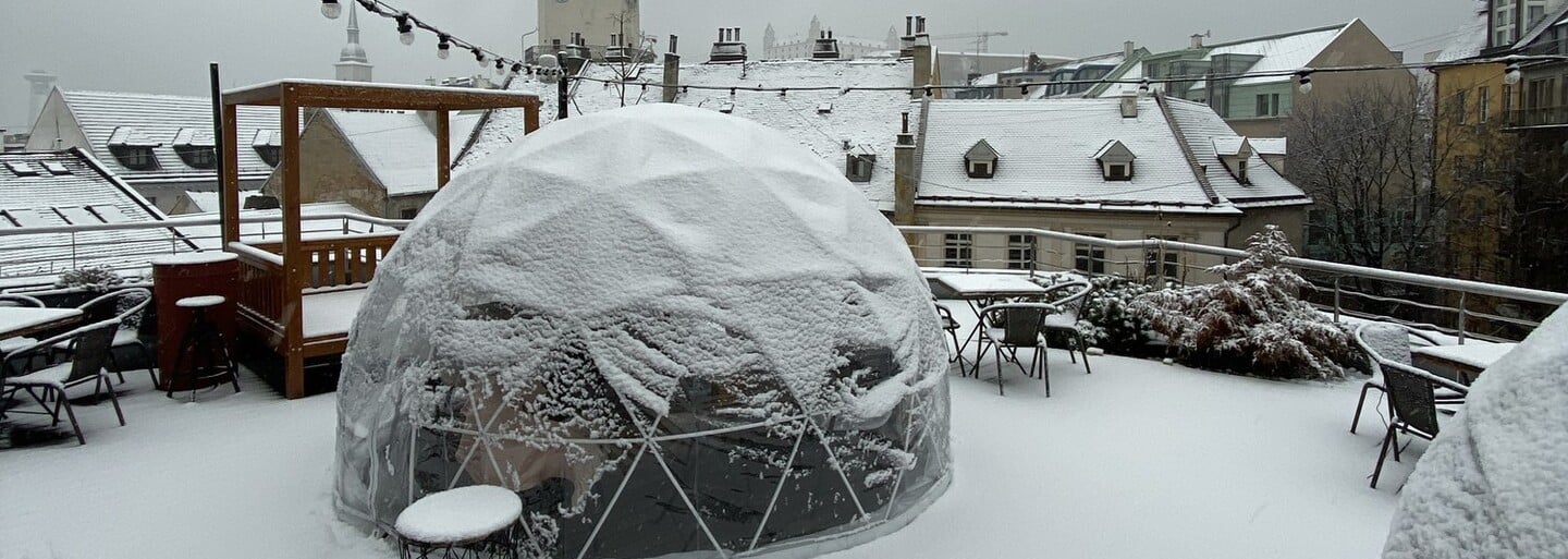 V igloo na streche sa môžeš aj najesť. Toto originálne posedenie v Bratislave jednoznačne chýbalo