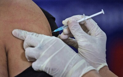 V Izraeli už proti koronaviru očkují mládež od 16 let. Za dva dny dostalo vakcínu téměř 200 tisíc lidí