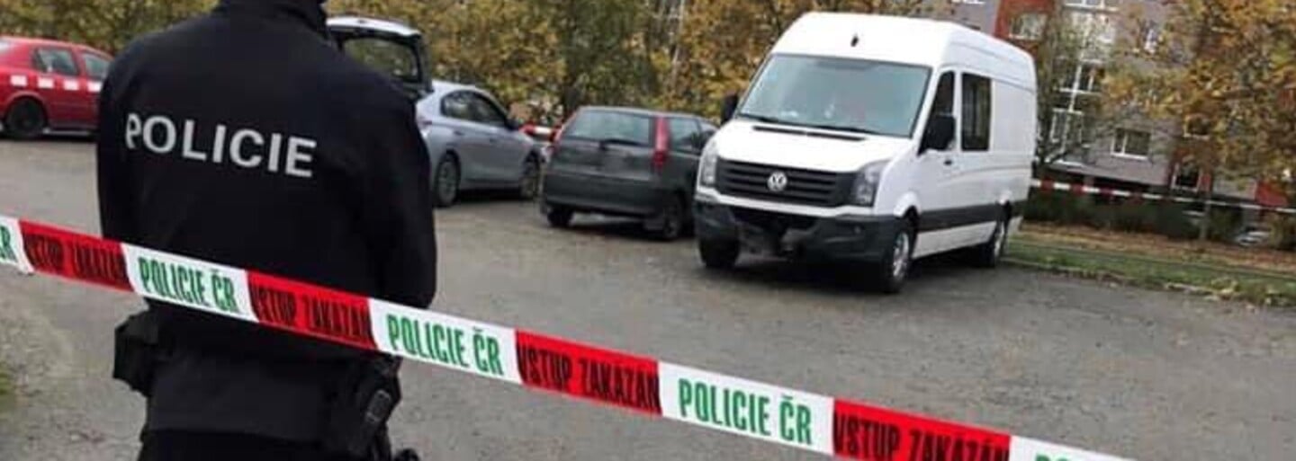V Karviné se hromadně popraly desítky teenagerů. Mladíci se bili obušky a stříleli po sobě airsoftovými zbraněmi