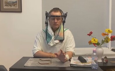 V Kollárovej nemocničnej izbe sú zakázané návštevy aj video. On tam natáčal do Siedmeho neba a pozýval politikov aj priateľky V Kollárovej nemocničnej izbe sú zakázané návštevy aj video. On tam natáčal do Siedmeho neba a pozýval politikov aj priateľky