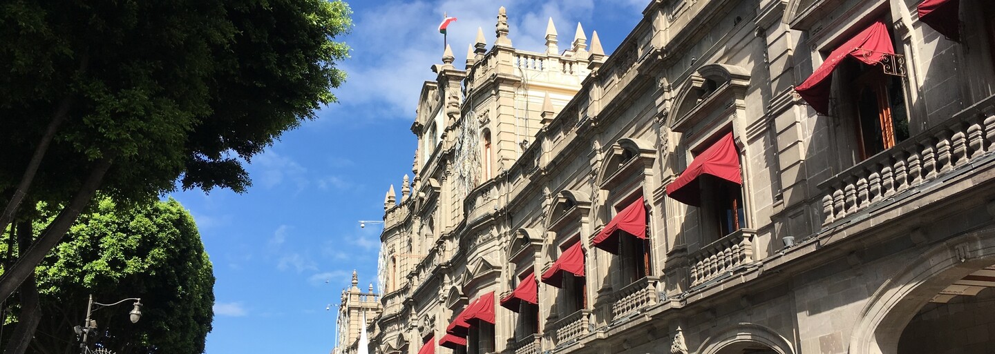 V Mexico City denne zomrú priemerne štyria ľudia - dvaja pod kolesami áut. Ako mesto bojuje s nebezpečnými vodičmi?