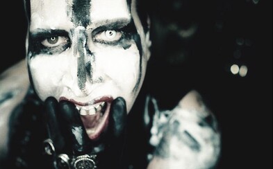 V najnovšom videoklipe Marilyna Mansona účinkuje jeho dlhoročný kamarát Johnny Depp. Výsledok ich spolupráce je viac ako bizarný V najnovšom videoklipe Marilyna Mansona účinkuje jeho dlhoročný kamarát Johnny Depp. Výsledok ich spolupráce je viac ako bizarný