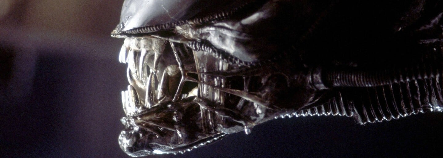 V nejnovějších ukázkách z Alien: Covenant mají lidé jasnou úlohu. Utíkat, skrýt se a modlit se o přežití