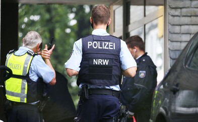 V Německu našli v bytě 5 mrtvých dětí, podezřelá matka následně skočila pod vlak V Německu našli v bytě 5 mrtvých dětí, podezřelá matka následně skočila pod vlak