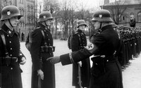 V Německu svázali 96letého nacistu a okradli ho o cennosti i peníze. Oběti masakru si podle něj za smrt mohly samy