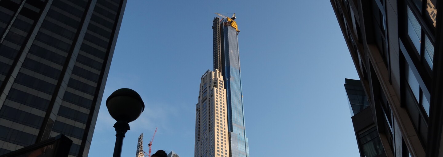 V New Yorku byl dokončen nejtenčí mrakodrap světa. Penthouse s výhledem na Central Park stojí 66 milionů dolarů a má 10 koupelen