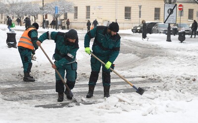 V niektorých častiach Slovenska napadne až 15 cm snehu iba za 12 hodín. Meteorológovia vydali najnovšie výstrahy