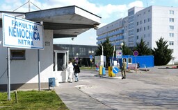 V nitrianskej nemocnici aktuálne zomrie denne takmer 5-krát viac ľudí ako pred pandémiou