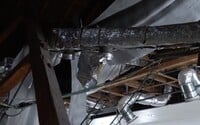 V Novom Meste nad Váhom sa zrútila strecha zrekonštruovaného spoločenského domu. Bývajú tu svadby a len nedávno tu zasadal aj ZMOS