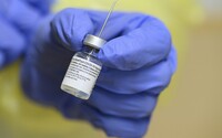 V pondělí začne v Česku očkování čtvrtou dávkou proti covidu