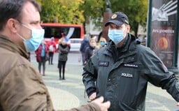V Považskej Bystrici prišli traja ľudia na test pod vplyvom alkoholu, musela ich riešiť polícia