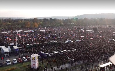 V Praze na Letné se sešlo 257 tisíc lidí. Andrej Babiš od demonstrantů dostal ultimátum (Aktualizováno) V Praze na Letné se sešlo 257 tisíc lidí. Andrej Babiš od demonstrantů dostal ultimátum (Aktualizováno)