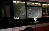 V Praze někdo poškodil okna MHD, nejspíše střílel ze vzduchovky