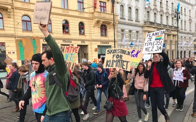 V Praze stávkují tisíce středoškoláků. Upozorňují na klimatické problémy V Praze stávkují tisíce středoškoláků. Upozorňují na klimatické problémy