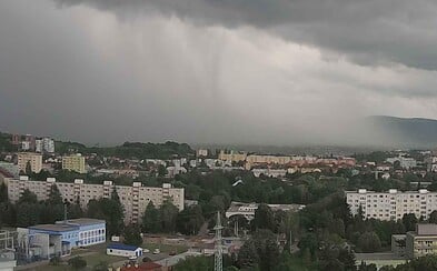 V Prešovskom kraji zúria silné búrky aj s krúpami, zasahovať museli aj hasiči V Prešovskom kraji zúria silné búrky aj s krúpami, zasahovať museli aj hasiči