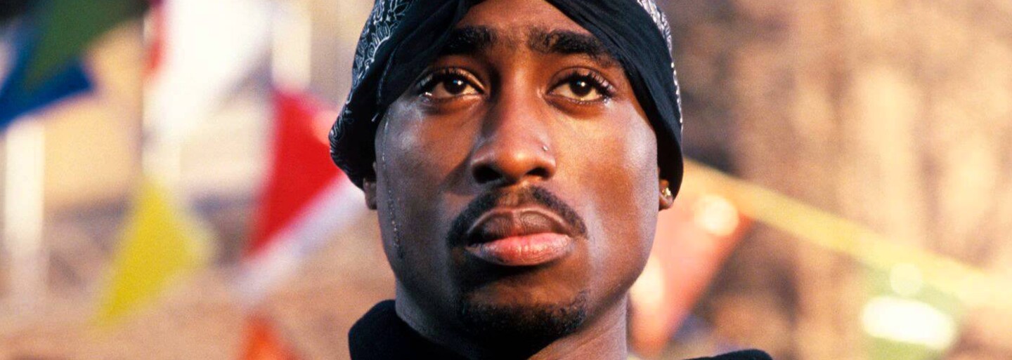 V prvním traileru k All Eyez On Me nám před očima ožívá rapová legenda 2Pac