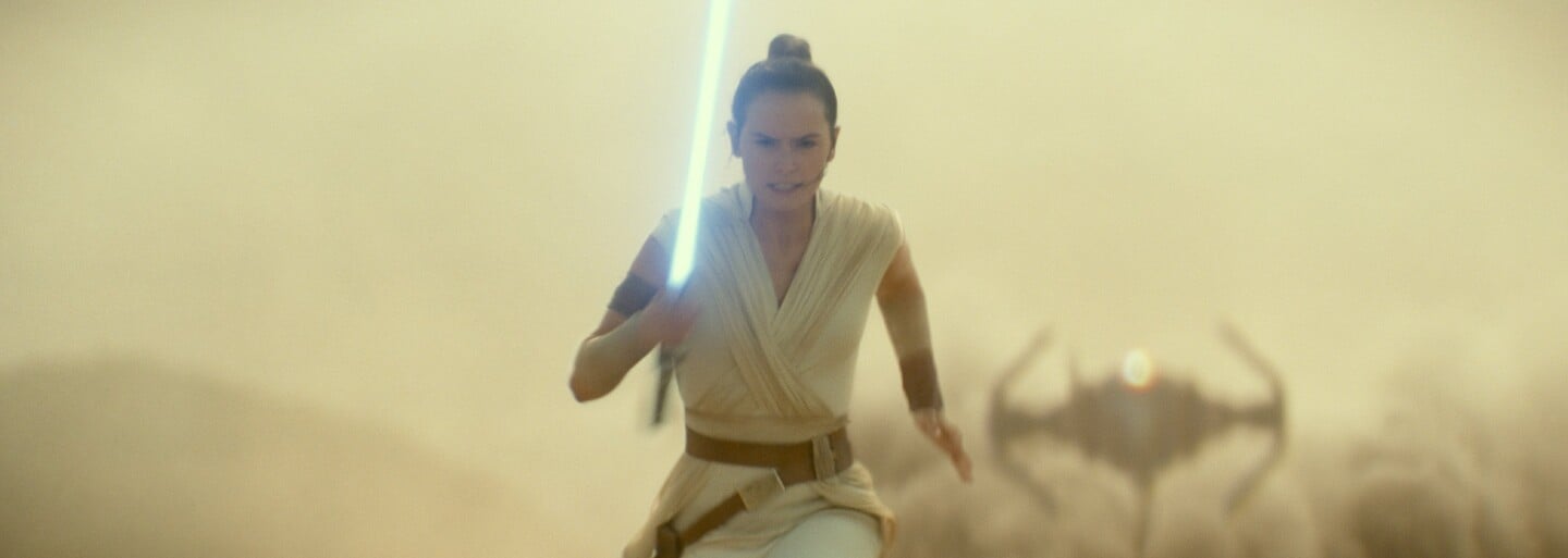 V prvním traileru k Epizodě IX můžeš vidět trosky Death Star, návrat Darth Sidiouse i nového kamaráda BB-8