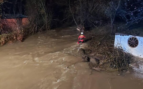 V rieke Muráň našli už aj poslednú nezvestnú ženu. Telo bolo uväznené v potopenom aute