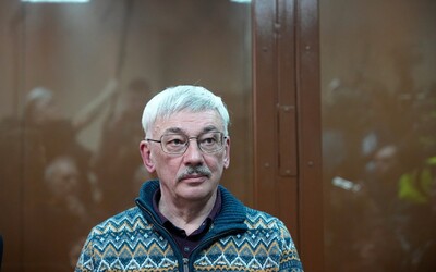 V Rusku odsúdili ľudskoprávneho aktivistu Orlova. 70-ročný kritik Kremľa si posedí vo väzení