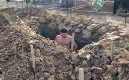 V Rusku se konal první ročník soutěže v rychlosti kopání hrobů, vítěz to zvládl za 52 minut