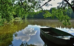 V rybníce na Příbramsku našli těla tří lidí. Zřejmě se jednalo o členy jedné rodiny