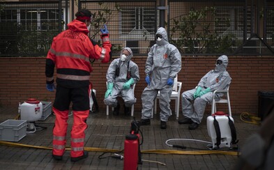 Ve Španělsku má koronavirus přes 12 300 zdravotníků, což je přibližně 14 % ze všech nakažených v zemi Ve Španělsku má koronavirus přes 12 300 zdravotníků, což je přibližně 14 % ze všech nakažených v zemi