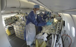 V Taliansku dnes potvrdili 5217 prípadov, na koronavírus zomrelo 756 ďalších ľudí