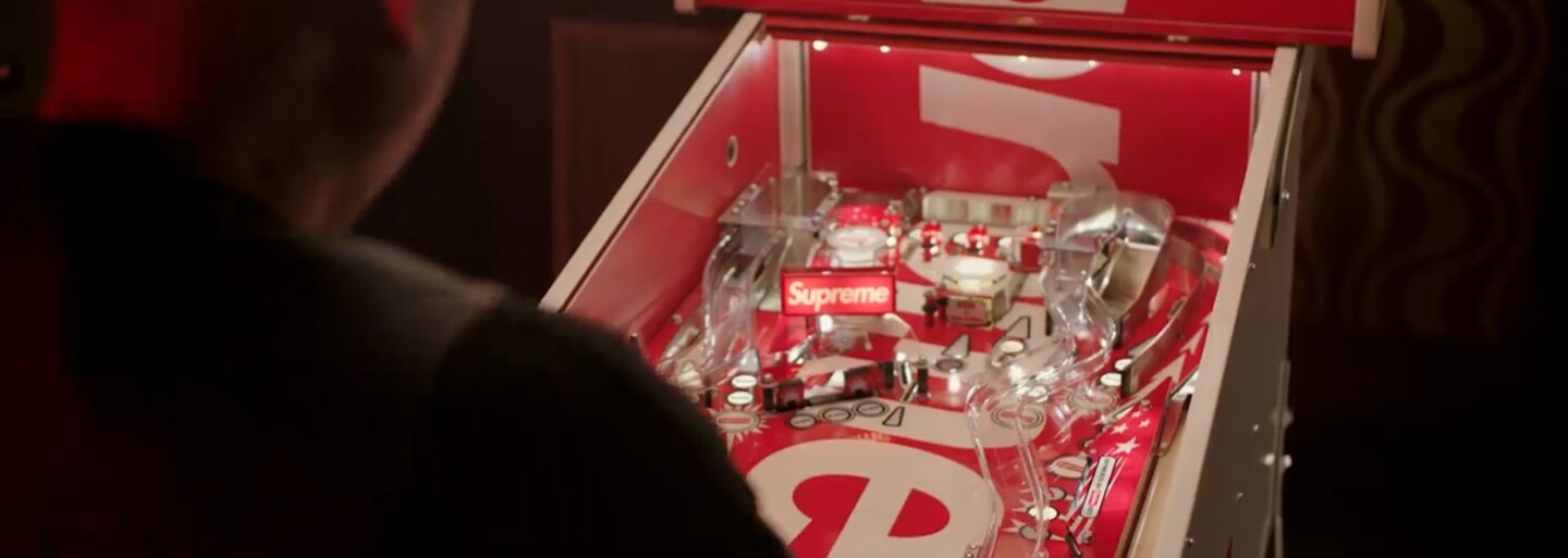 V tohtoročnej kolekcii od Supreme môžeš očakávať hrací automat Pinball