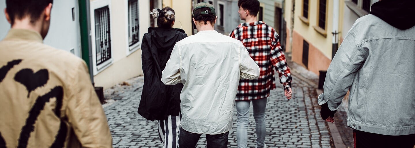 V uliciach sme nafotili trojicu nových kolekcií H&M, ktoré ohlasujú módnu revolúciu