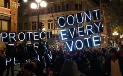 V USA propukly protesty: Každý hlas se počítá, zní v ulicích V USA propukly protesty: Každý hlas se počítá, zní v ulicích